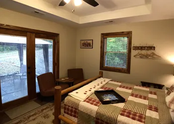 Walnut Waters Bed & Breakfast hotel thumbnail 4
