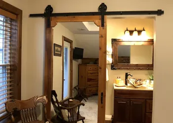 Walnut Waters Bed & Breakfast hotel thumbnail 6