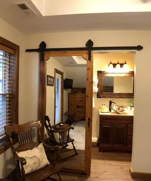 Walnut Waters Bed & Breakfast hotel detail image 6