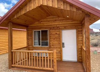 Red Canyon Cabins hotel thumbnail 2