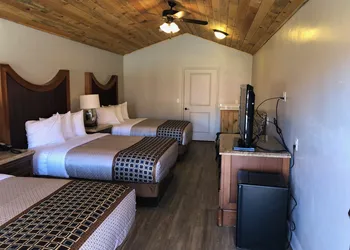 Red Canyon Cabins hotel thumbnail 4