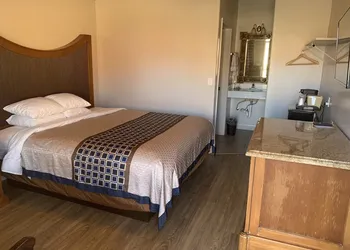 Red Canyon Cabins hotel thumbnail 6
