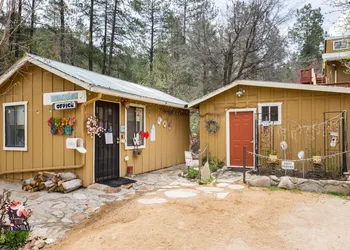 Crown King Cabins Suites and Bunkhouse hotel thumbnail 2