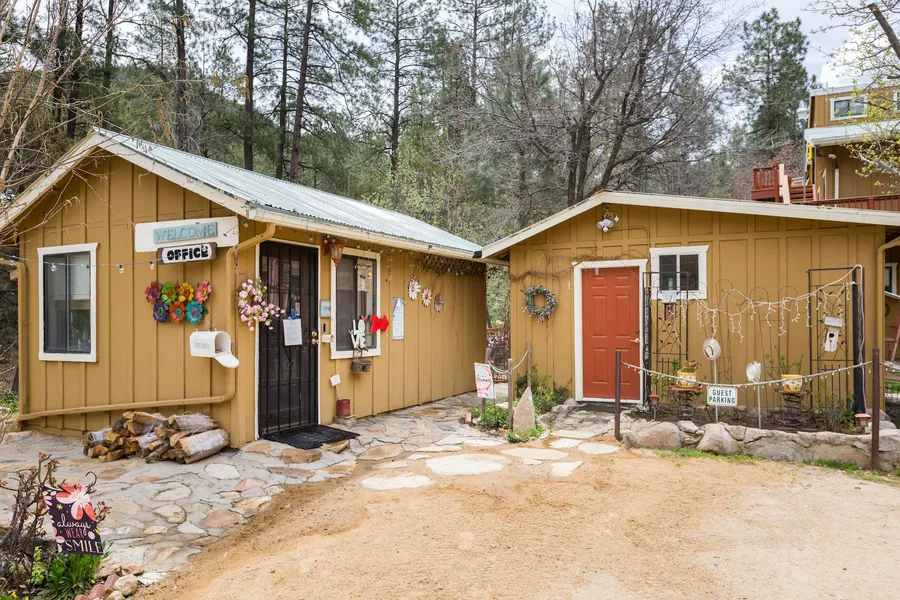 Crown King Cabins Suites and Bunkhouse hotel detail image 2