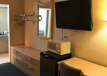 Budget Inn hotel thumbnail 6