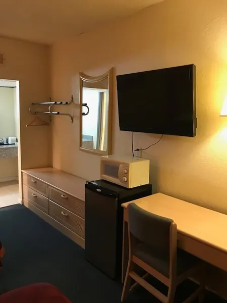 Budget Inn hotel detail image 6