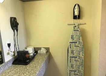 Budget Inn hotel thumbnail 7