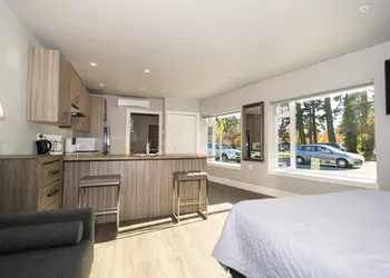 SoLo Suites hotel thumbnail 2
