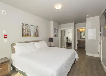 SoLo Suites hotel thumbnail 3