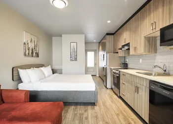 SoLo Suites hotel thumbnail 6