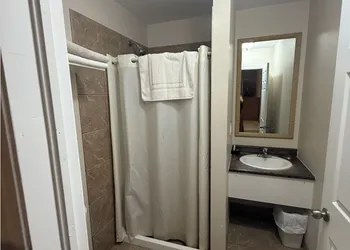 Country Inn Motel hotel thumbnail 5