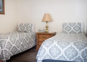 Cozy Mountain Motel hotel thumbnail 4