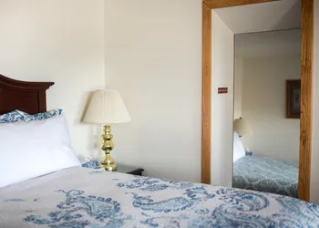 Cozy Mountain Motel hotel thumbnail 5