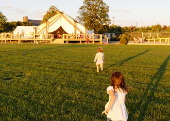 Collective Retreats Governors Island hotel thumbnail 2