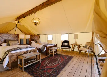 Collective Retreats Governors Island hotel thumbnail 4