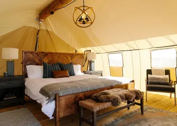 Collective Retreats Governors Island hotel thumbnail 6