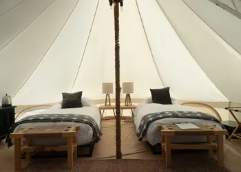 Collective Retreats Governors Island hotel thumbnail 8