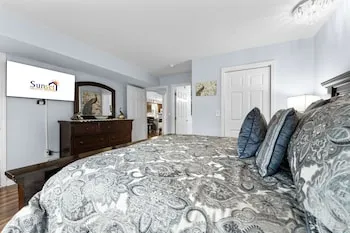 Dream Weaver 2 Bedroom Condo by RedAwning hotel thumbnail 3