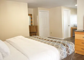 Rodeway Inn hotel thumbnail 2