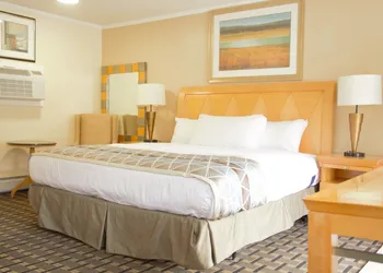 Rodeway Inn hotel thumbnail 3