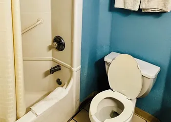 Relax Inn hotel thumbnail 3