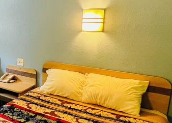 Relax Inn hotel thumbnail 5