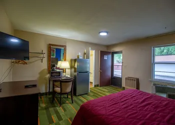 Budget Host Inn hotel thumbnail 6