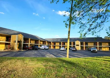 Days Inn by Wyndham Scottsboro AL hotel thumbnail 8