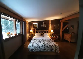Arctic Divide Lodge hotel thumbnail 7
