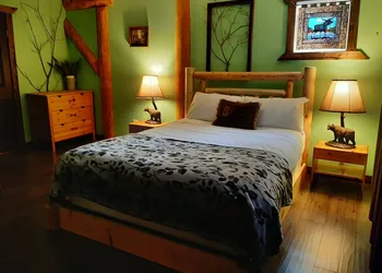 Arctic Divide Lodge hotel thumbnail 8