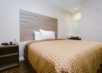 Scottish Inn & Suites hotel thumbnail 2