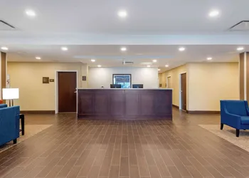 Comfort Inn & Suites hotel thumbnail 2