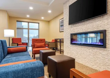 Comfort Inn & Suites hotel thumbnail 4