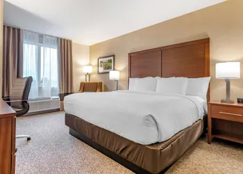 Comfort Inn & Suites hotel thumbnail 5
