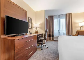 Comfort Inn & Suites hotel thumbnail 6