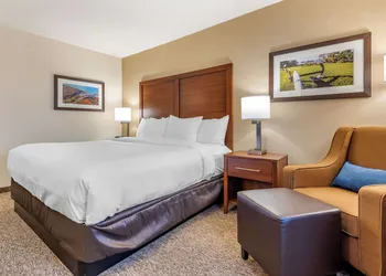 Comfort Inn & Suites hotel thumbnail 8