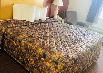 Herington Inn & Suites hotel thumbnail 7