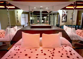 Essence Suites hotel thumbnail 3