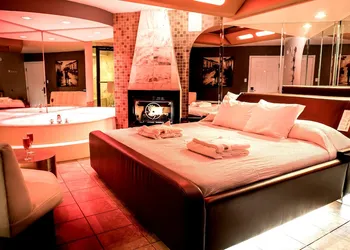 Essence Suites hotel thumbnail 7