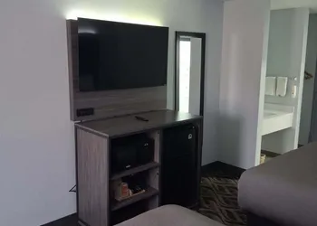 Quality Inn hotel thumbnail 2
