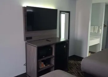 Quality Inn hotel thumbnail 2