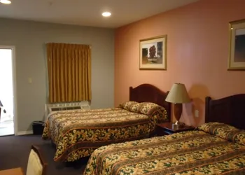Town House Motel hotel thumbnail 2