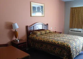 Town House Motel hotel thumbnail 3