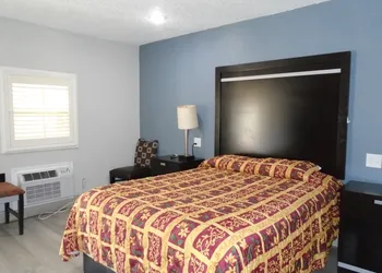 Town House Motel hotel thumbnail 4