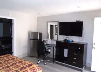 Town House Motel hotel thumbnail 5
