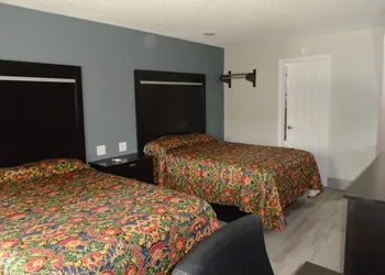 Town House Motel hotel thumbnail 7