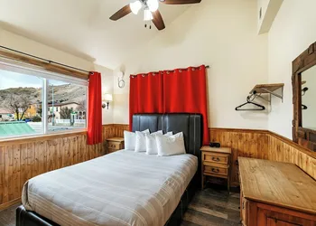 Yellowstone Riverside Cottages hotel thumbnail 5