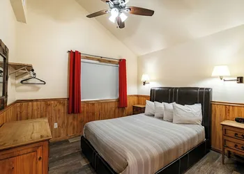 Yellowstone Riverside Cottages hotel thumbnail 6