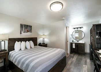 Yellowstone Riverside Cottages hotel thumbnail 8