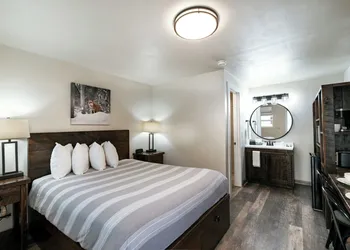Yellowstone Riverside Cottages hotel thumbnail 8